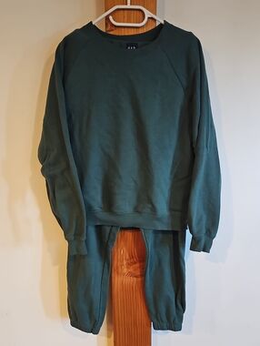 GAP Sweats - Size M